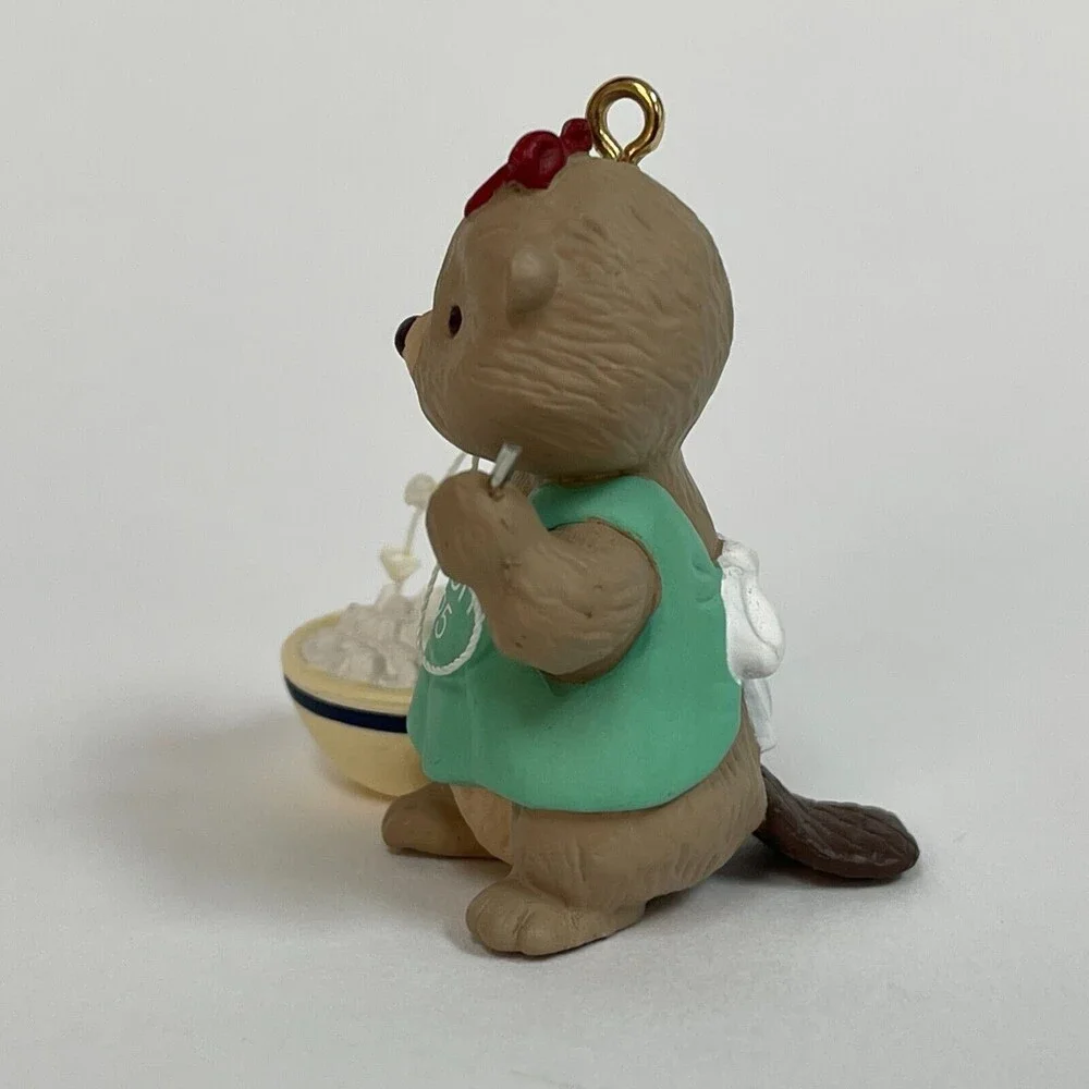Hallmark Keepsake Mom 1995 Animal Christmas Tree‎ Ornament